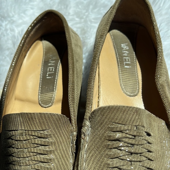 Van Eli Suede Upper with Sparkle.
Great looking and comfortable - Picture 5 of 12